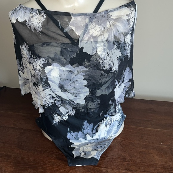 Newport News Swimsuit & A Sheer Wrap Cover Up Size 10 (Firm price now) - Picture 12 of 13